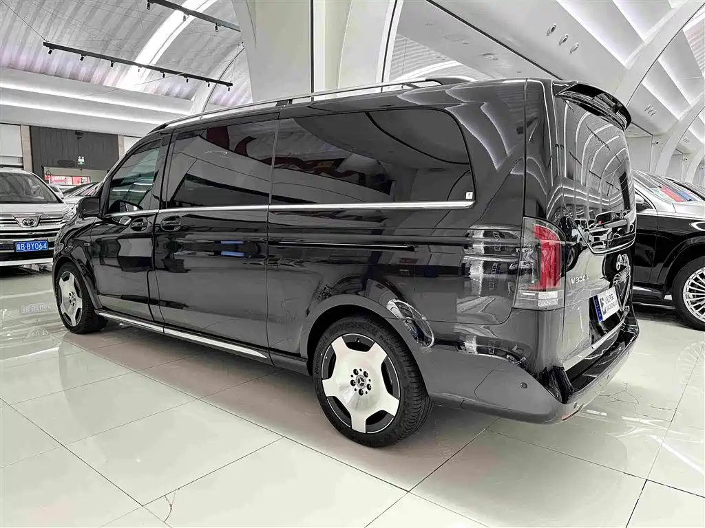 Mercedes-Benz V-Class 2025