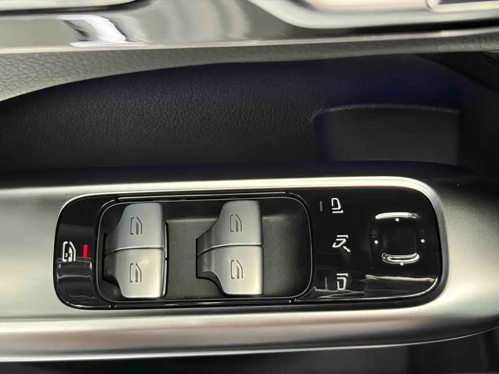 Mercedes-Benz C-Class 2024 — фото 20