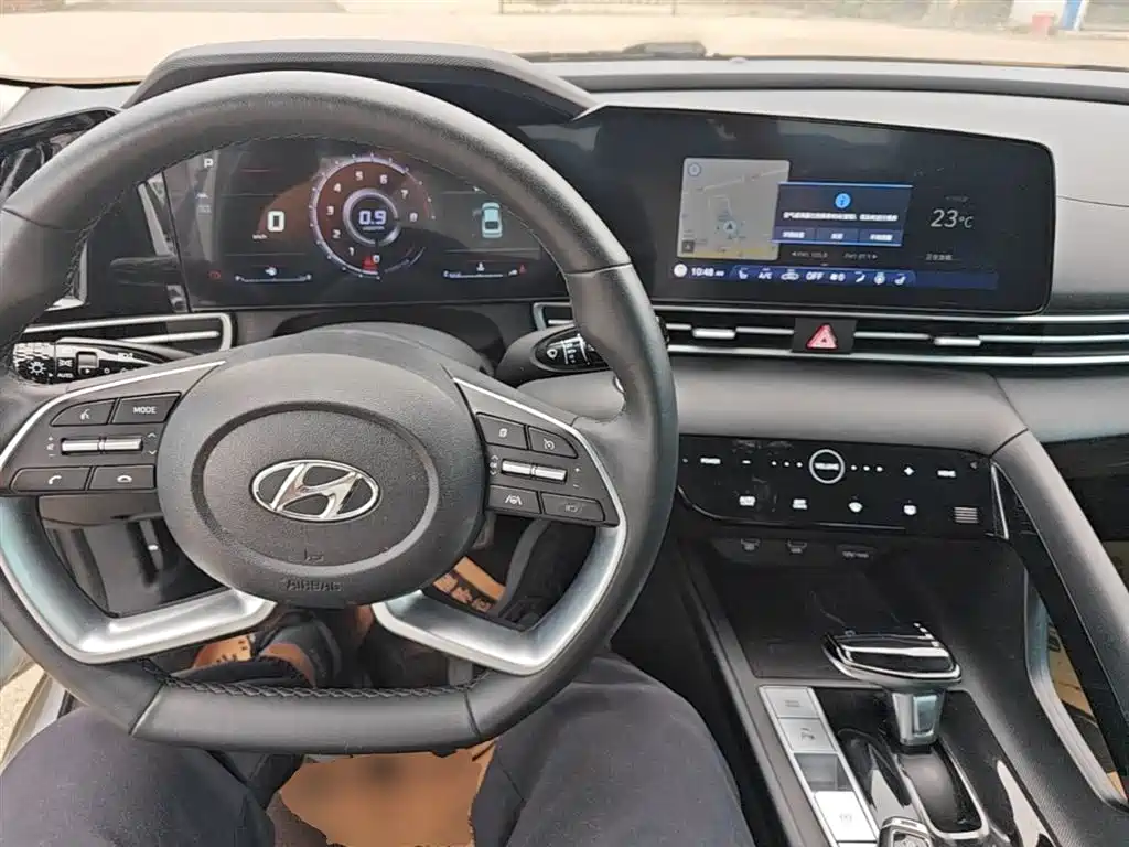 Hyundai Elantra 2023 — фото 10