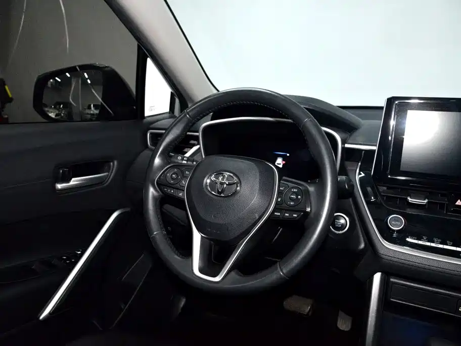 Toyota Corolla Cross 2022 — фото 12