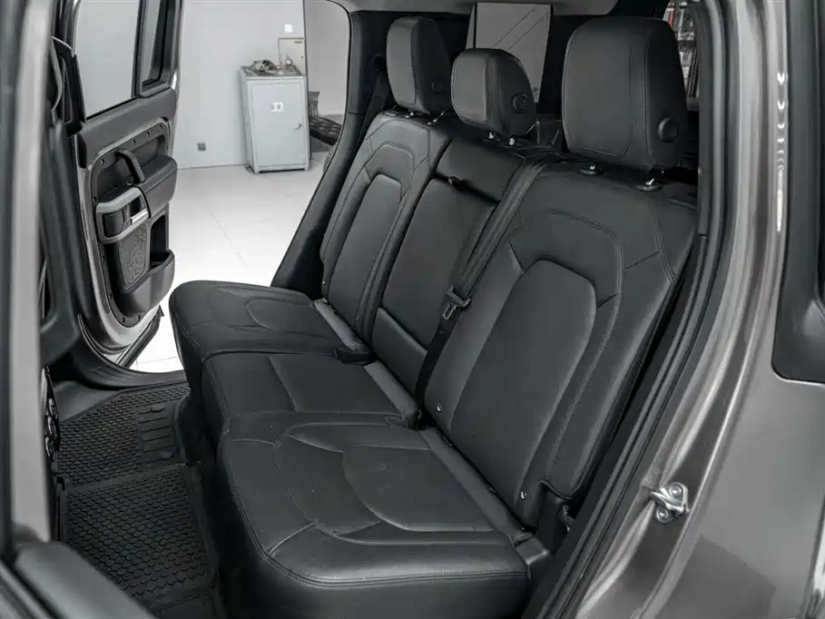 Land Rover Defender 2024 — фото 23