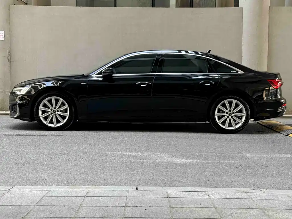 Audi A6L 2022