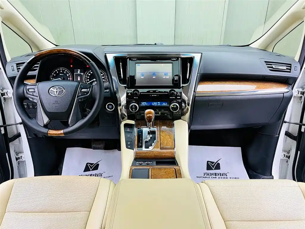 Toyota Alphard 2017 — фото 9