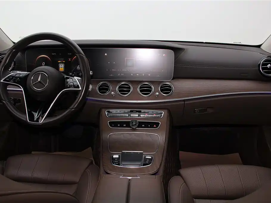 Mercedes-Benz E-Class 2022 — фото 13
