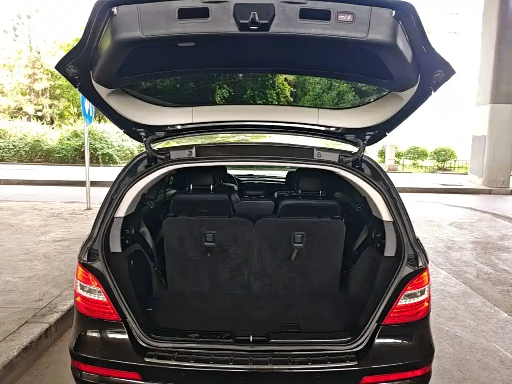 Mercedes-Benz R-Class 2017 — фото 19