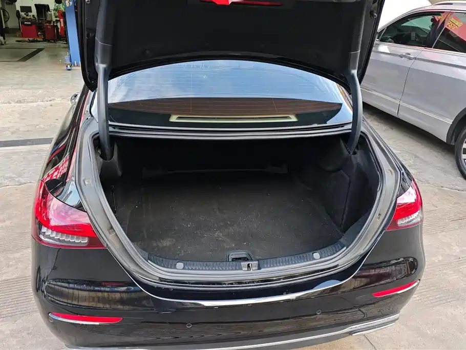 Mercedes-Benz E-Class 2023