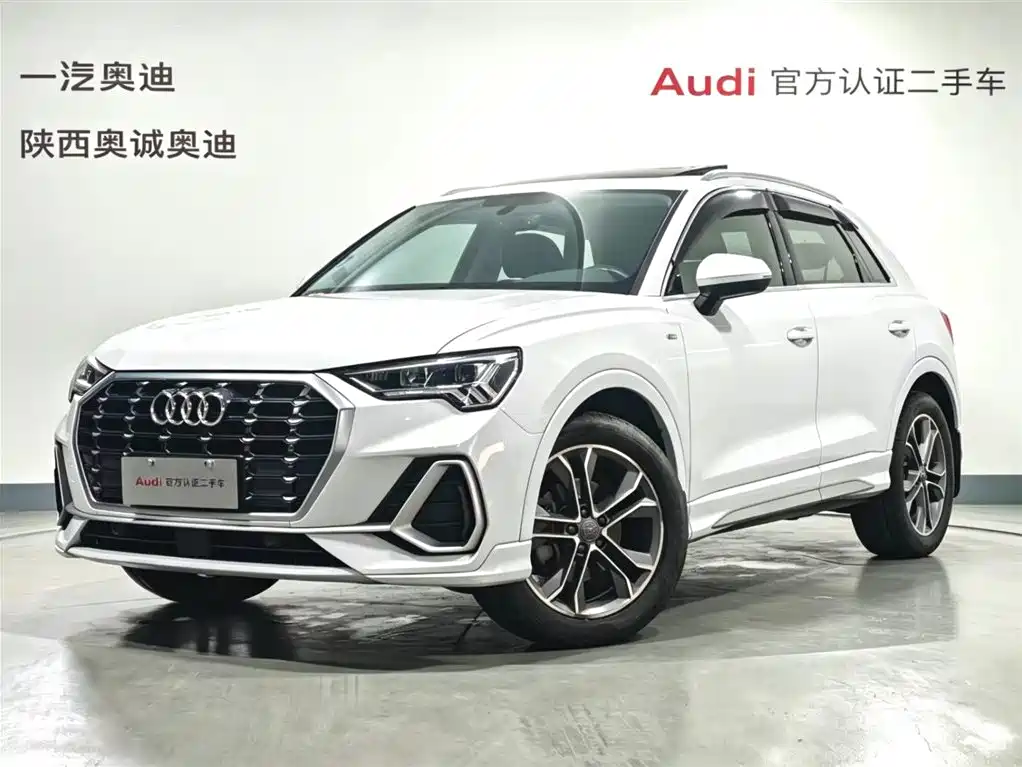 Audi Q3 2020 — фото 1