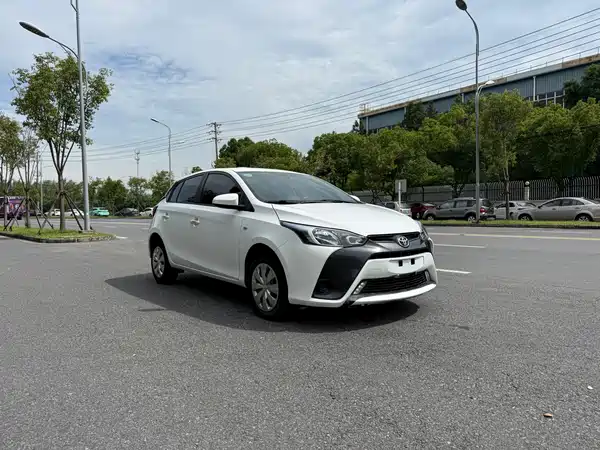 Toyota Yaris L 2021