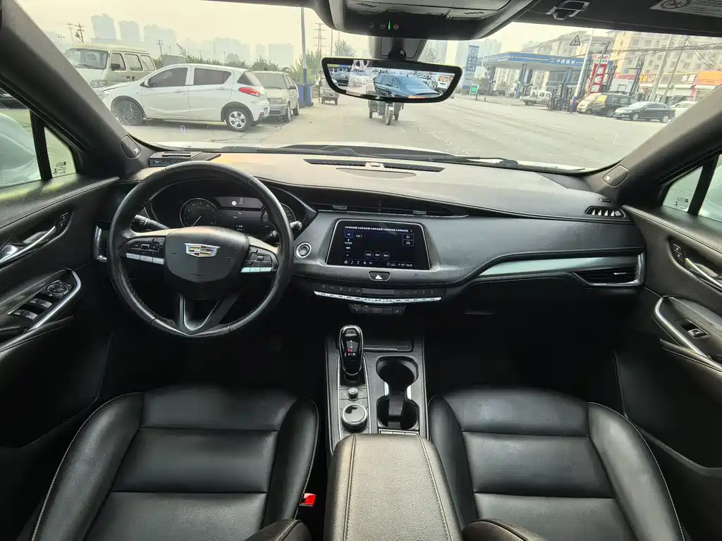 Cadillac XT4 2020 — фото 10