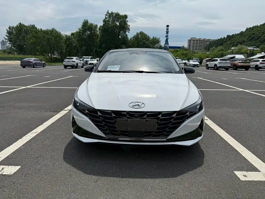 Hyundai Elantra 2022