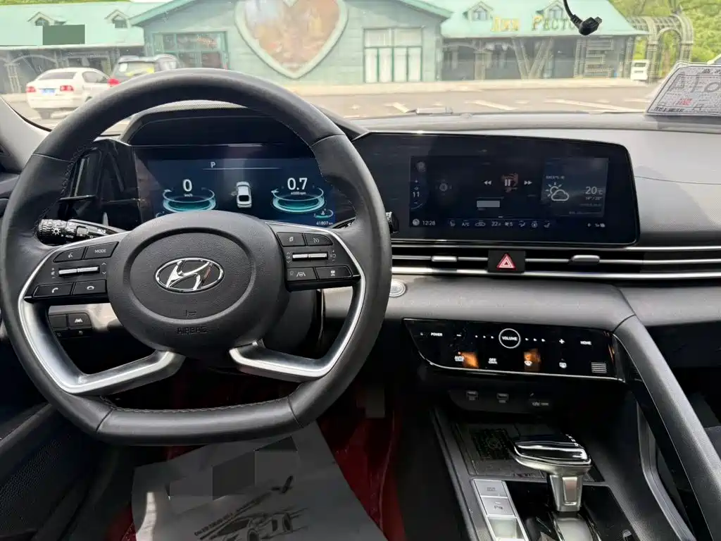 Hyundai Elantra 2022 — фото 15