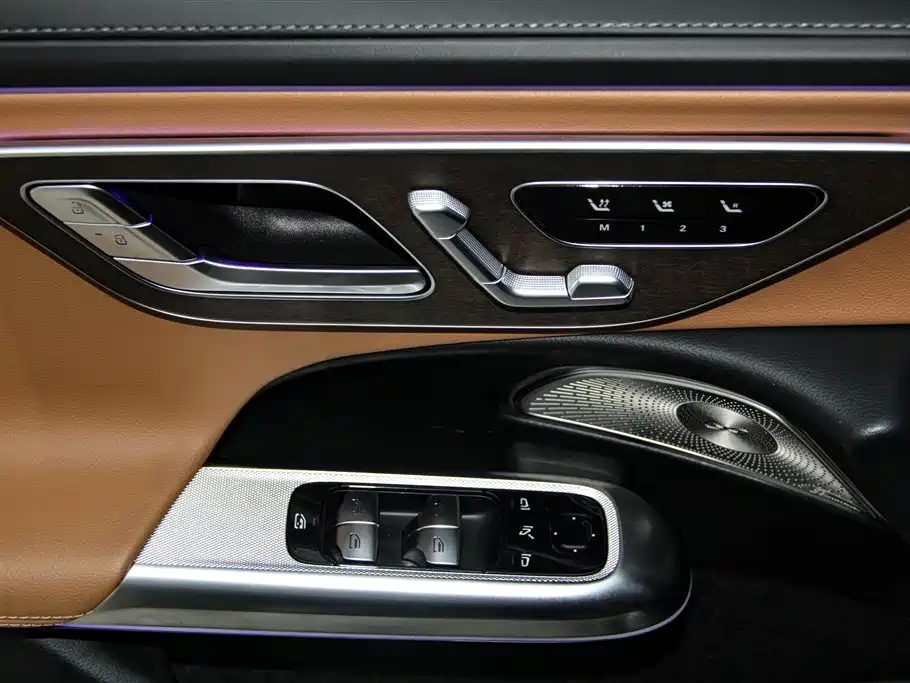 Mercedes-Benz E-Class 2025 — фото 25