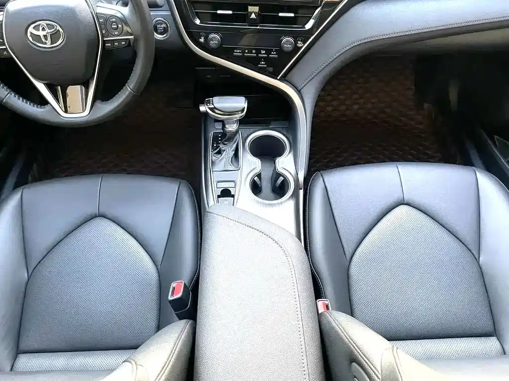 Toyota Camry 2023 — фото 14