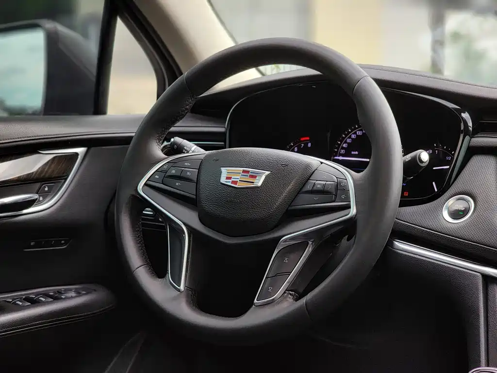 Cadillac XT5 2017 — фото 14