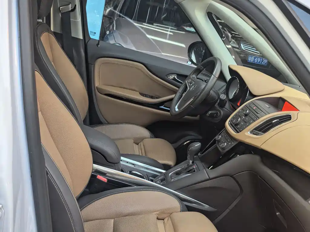 Opel Zafira 2014 — фото 12