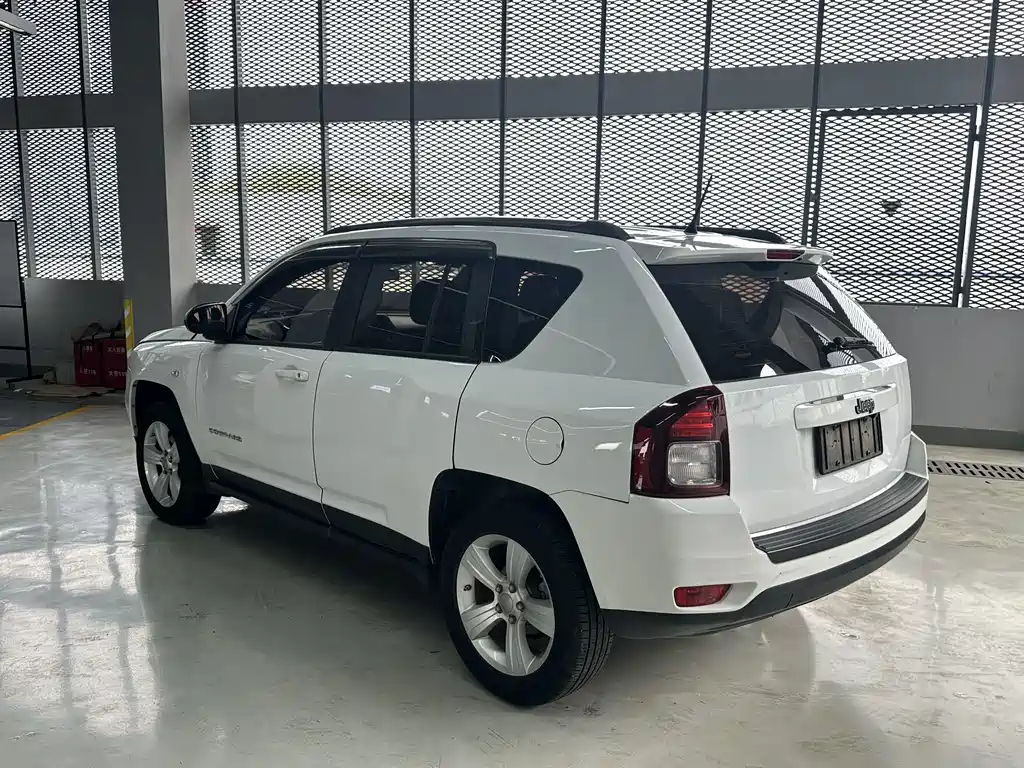 Jeep Compass 2015 — фото 4
