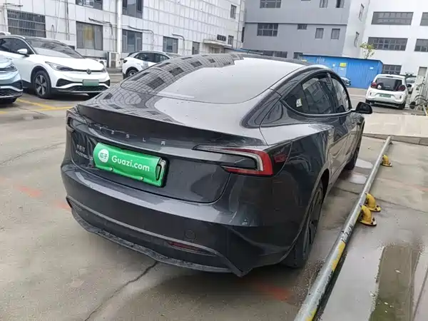 Tesla Model 3 2024