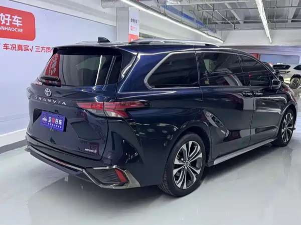 Toyota Granvia 2023