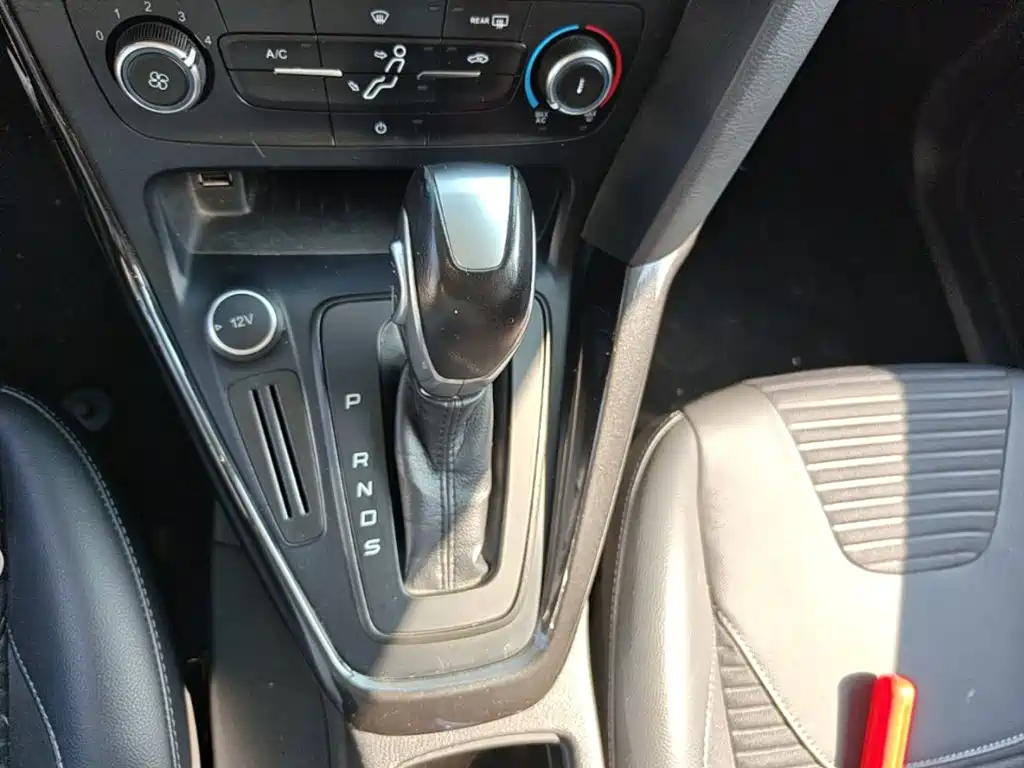 Ford Focus 2018 — фото 14