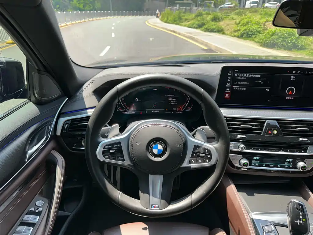 BMW 5 Series 2022 — фото 13
