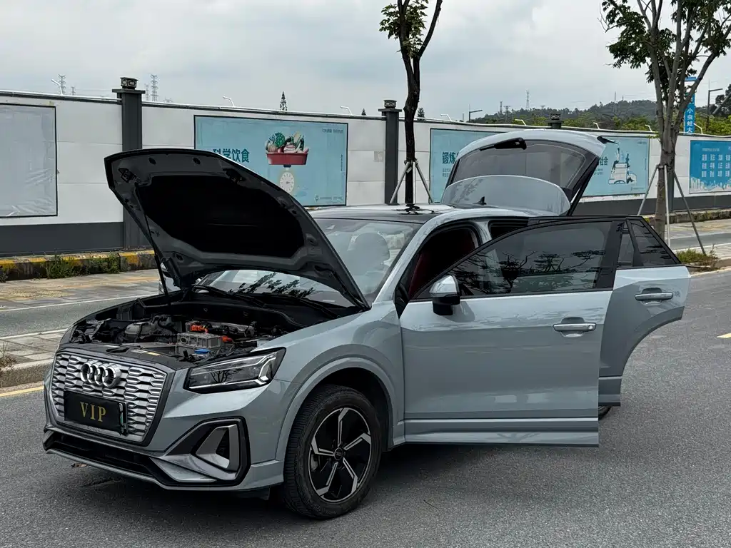 Audi Q2L e-tron 2022 — фото 22