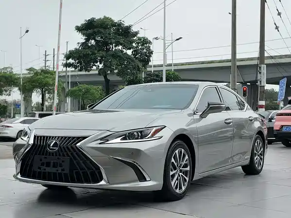 Lexus ES 2022