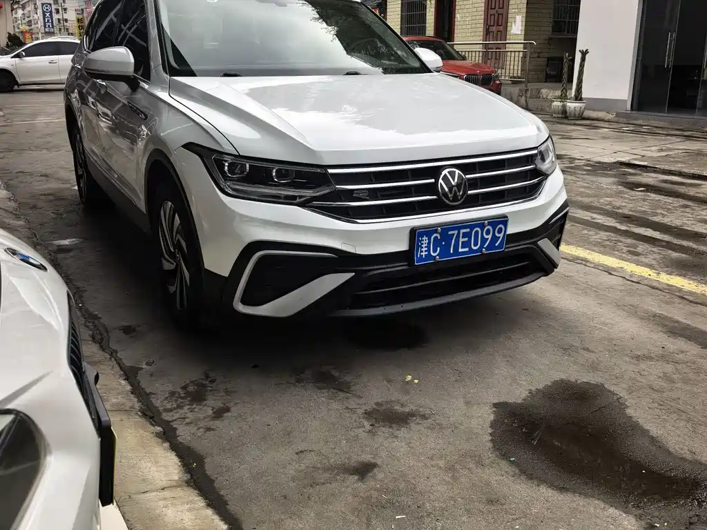 Volkswagen Tiguan L 2023 — фото 2