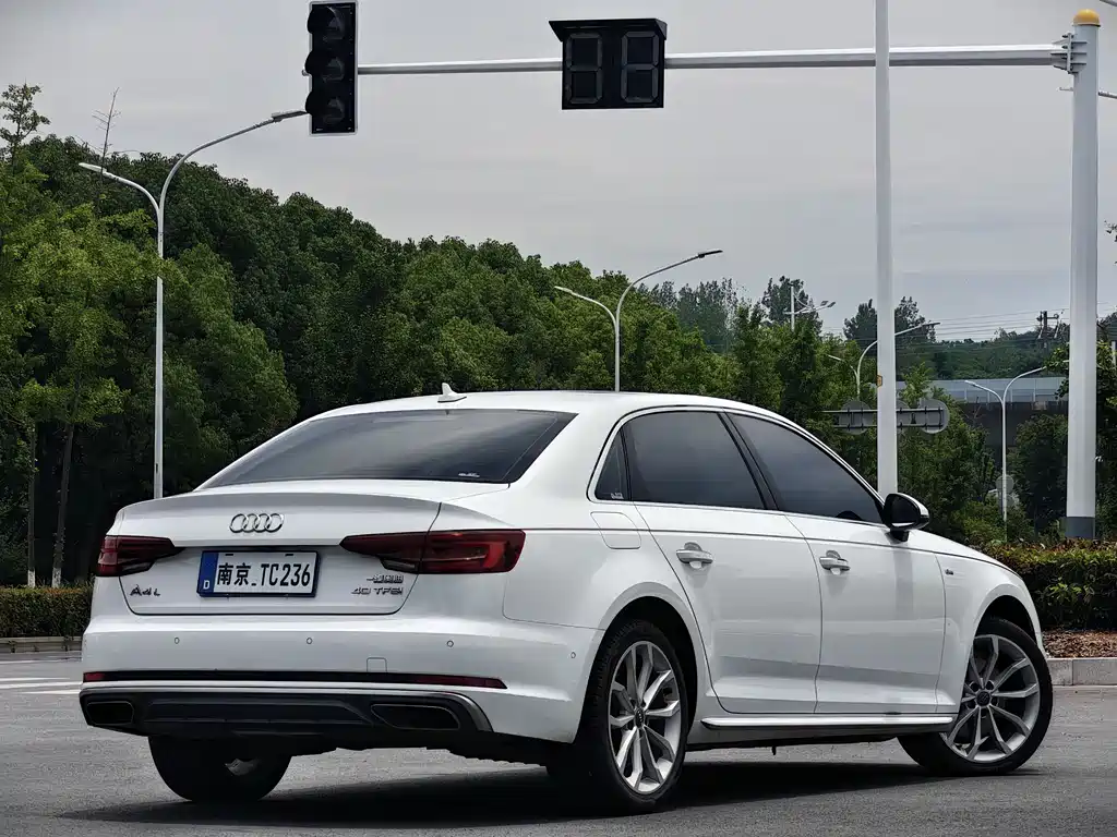 Audi A4L 2020 — фото 6