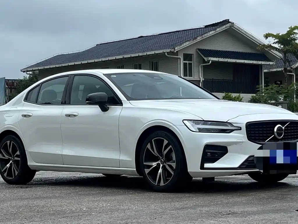 Volvo S60 2024 — фото 3