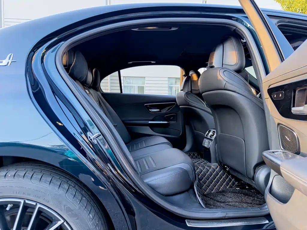 Mercedes-Benz C-Class 2023 — фото 14