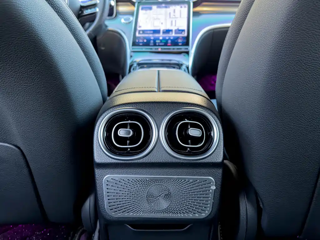 Mercedes-Benz C-Class 2023 — фото 19