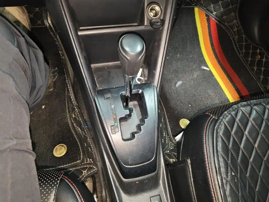 Toyota Yaris L 2020 — фото 12