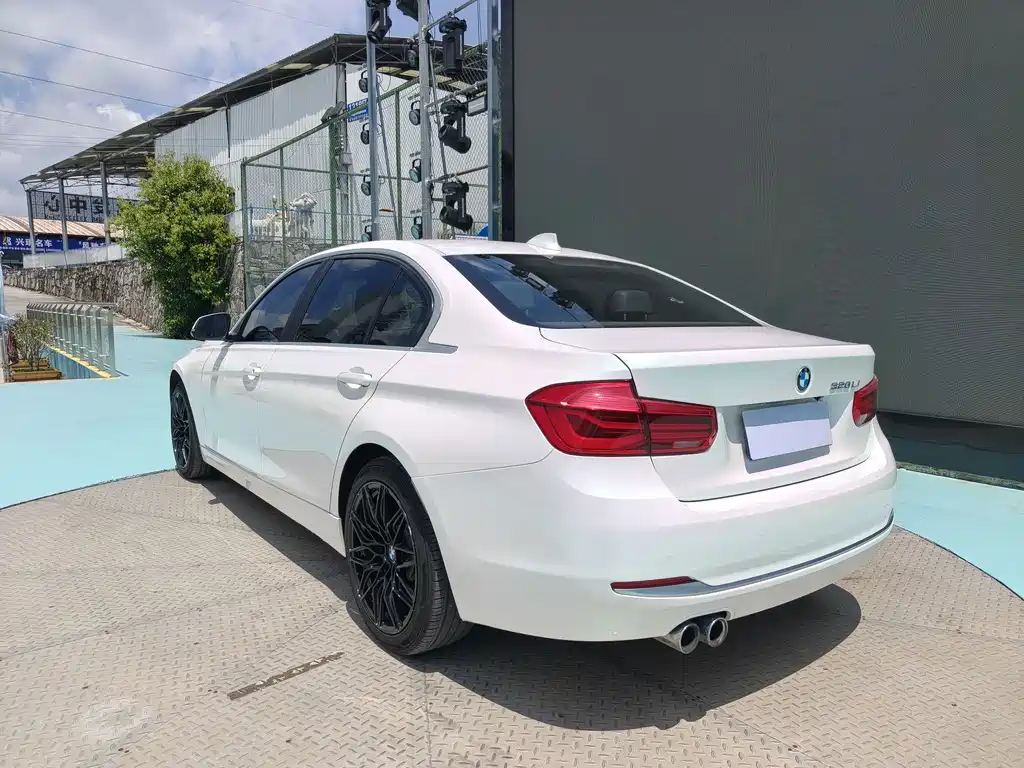 BMW 3 Series 2019 — фото 14