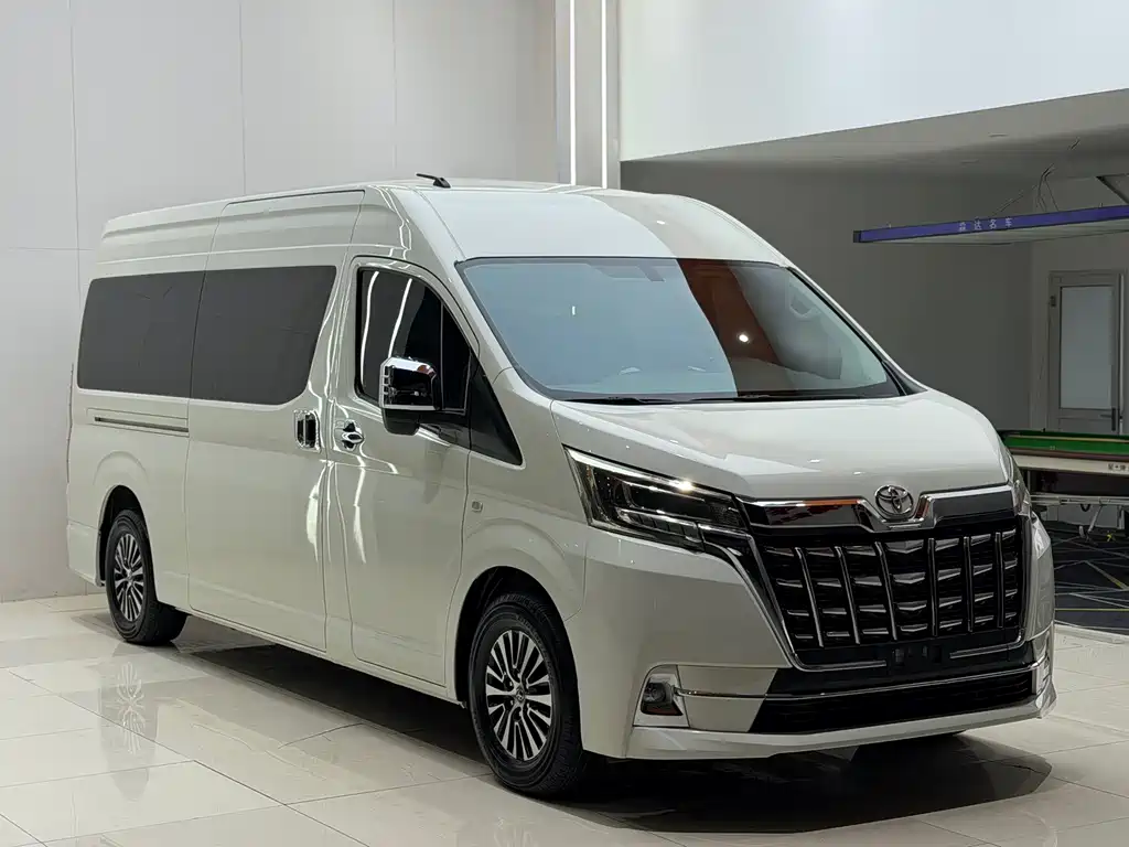 Toyota Hiace 2023 — фото 3