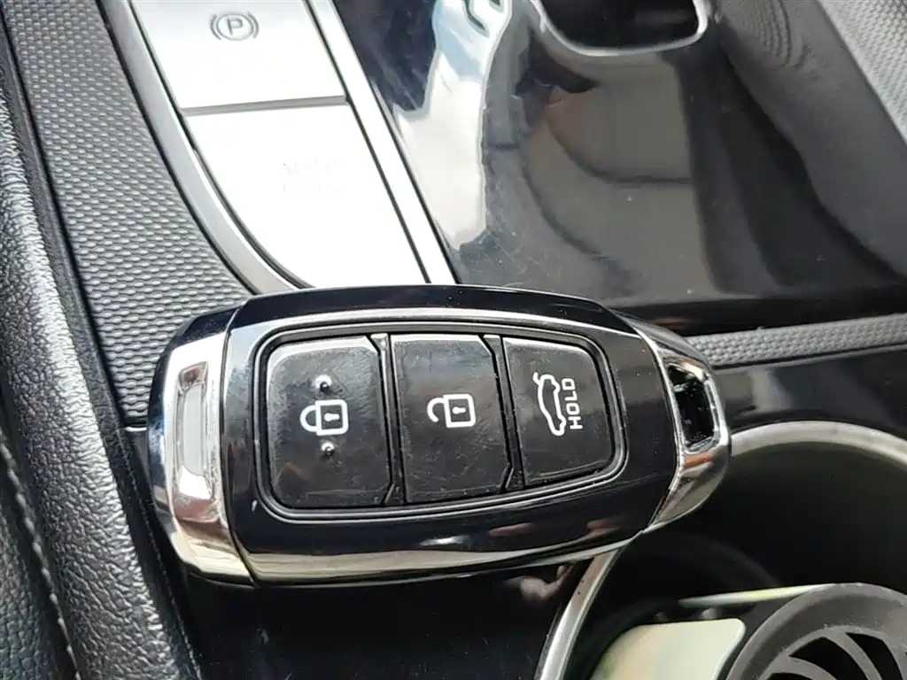 Hyundai Elantra 2023 — фото 9