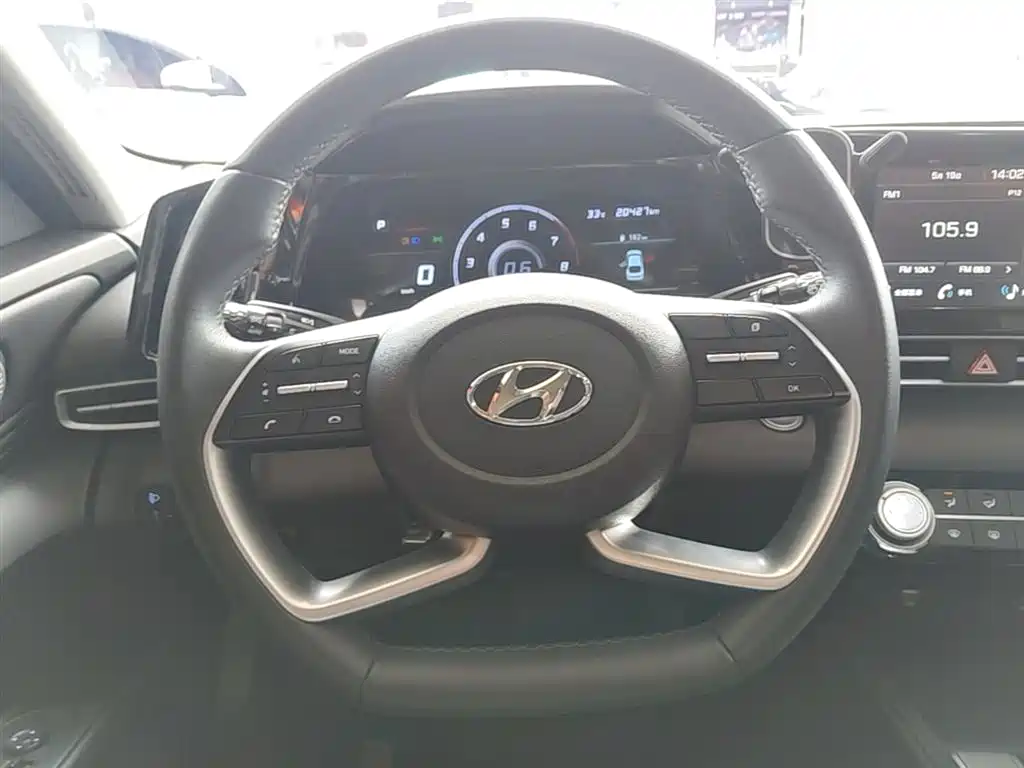 Hyundai Elantra 2023 — фото 11