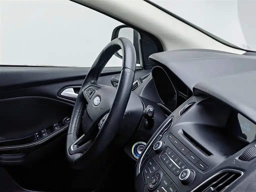 Ford Focus 2016 — фото 22