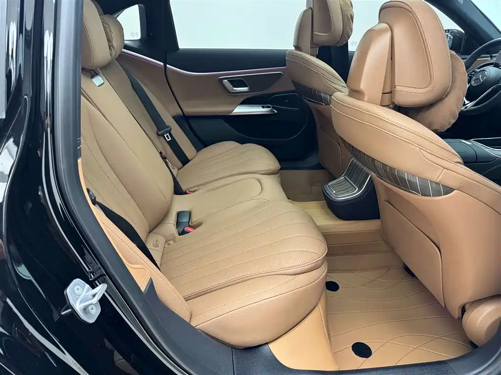 Mercedes-Benz E-Class 2025 — фото 11