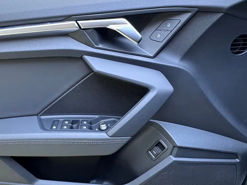 Audi A3 2023 — фото 15