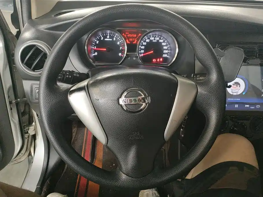 Nissan Livina 2015 — фото 15