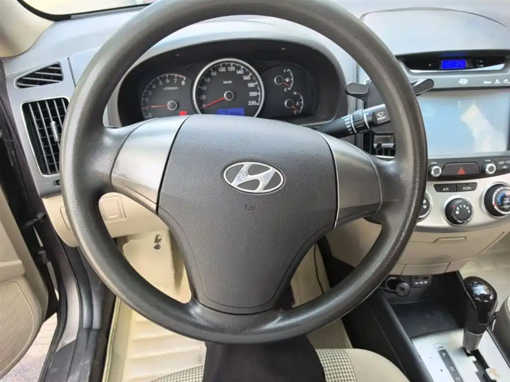 Hyundai Elantra 2014 — фото 11