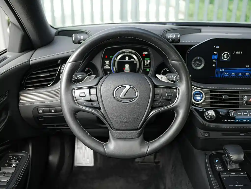 Lexus LS 2021 — фото 19