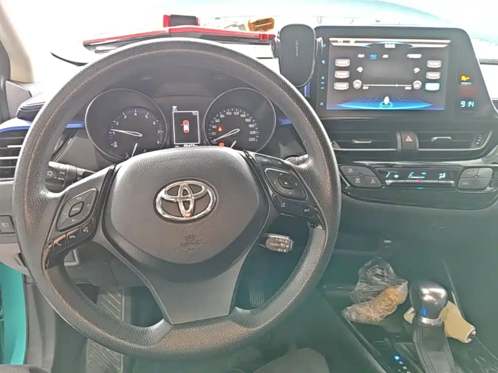 Toyota C-HR 2019 — фото 6