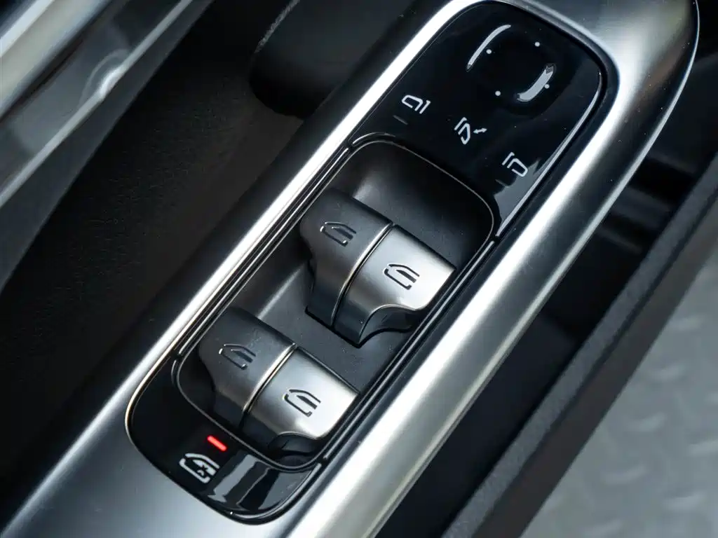 Mercedes-Benz C-Class 2025 — фото 20