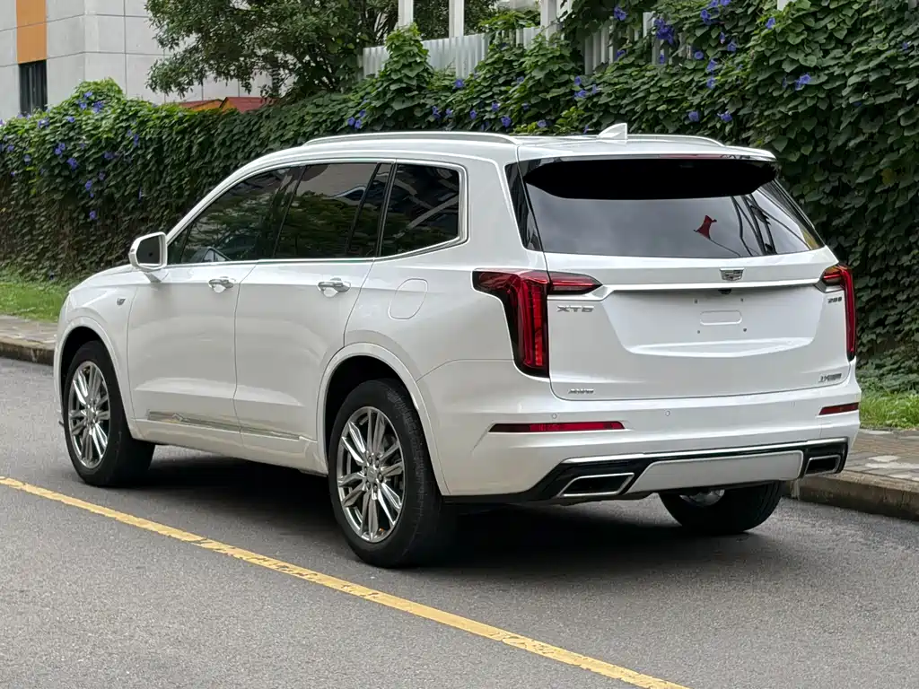 Cadillac XT6 2023 — фото 8