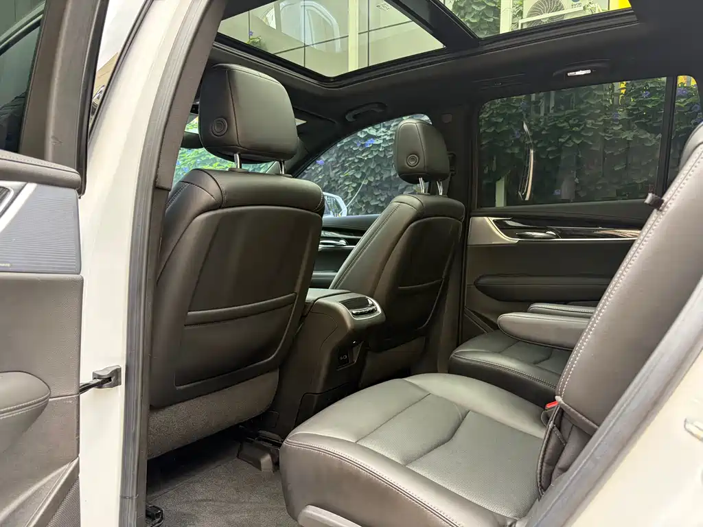 Cadillac XT6 2023 — фото 15