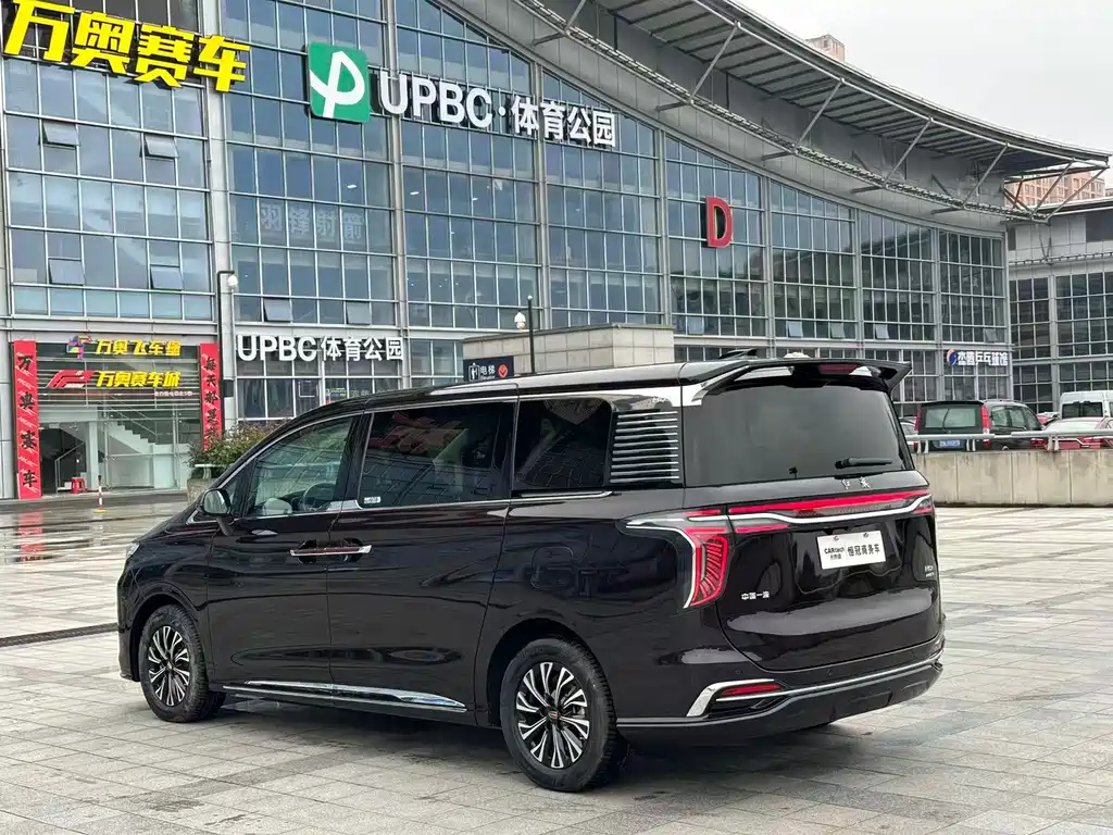 Hongqi HQ9 PHEV 2024