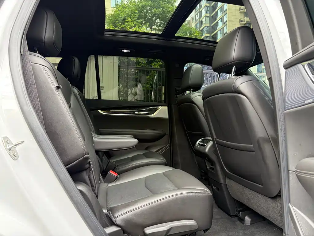 Cadillac XT6 2023 — фото 13