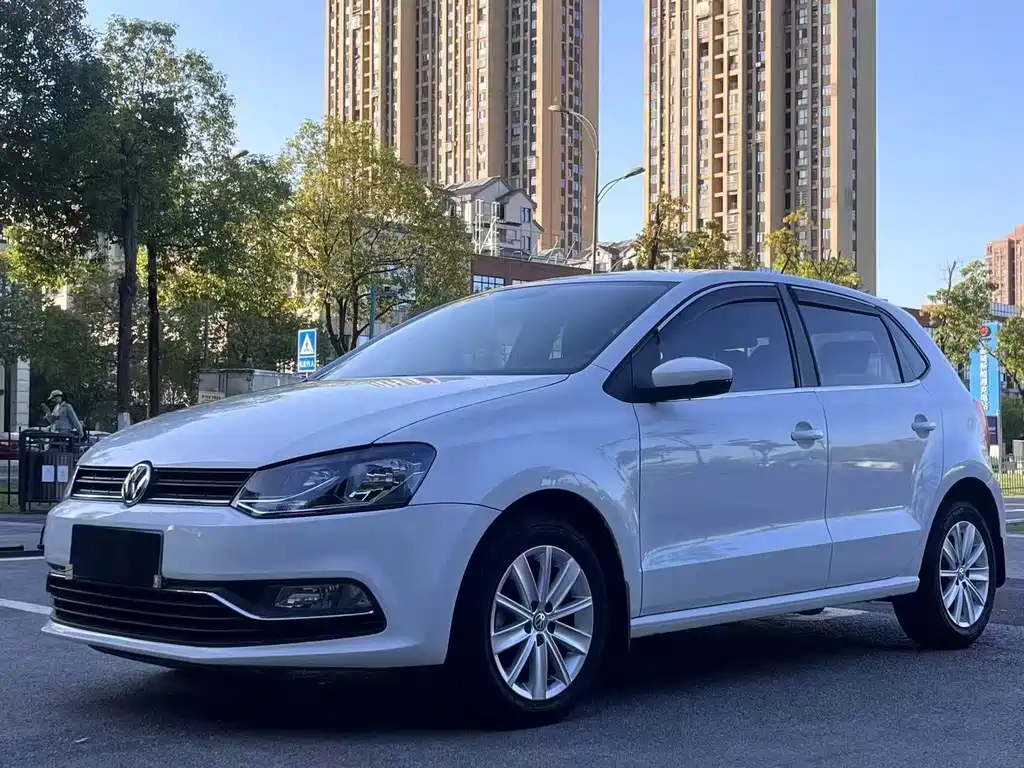 Volkswagen Polo 2015 — фото 1