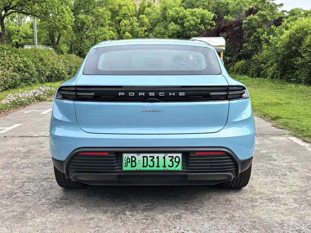 Porsche Macan EV 2025 — фото 19